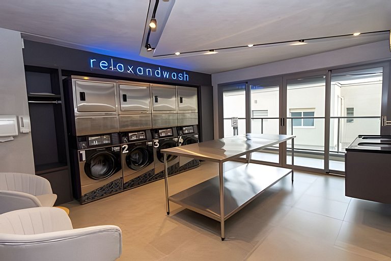 Studio metrô Oscar Freire + Piscina c/ garagem