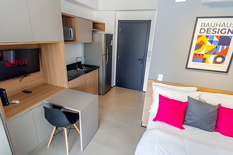 Studio com sofá + AC / em frente FGV e Sírio