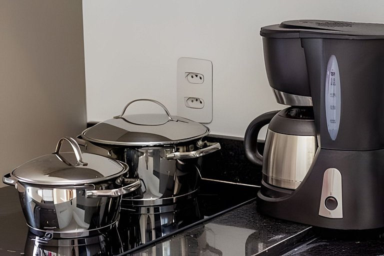 Studio com sofá + AC / em frente FGV e Sírio